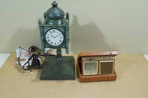 lot 204 image: Ornate Clock Desk Lamp and Peerless Travel Clock Radio