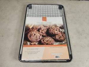 New Chicago Metallic 3 Piece Baking Sheet Set
