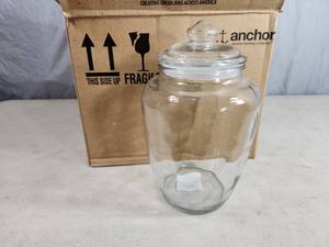 New Case of 4 New Anchor Hocking Glass Jars with Lids