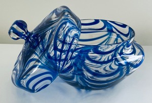 lot 17 image: Cobalt Blue Swirled Art Glass Lidded Dish