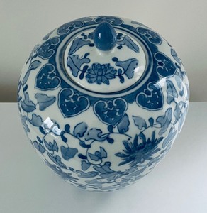 lot 23 image: Asian Ginger Jar