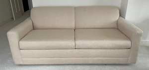 lot 21 image: Stearns & Foster Hide-A-Bed Sofa