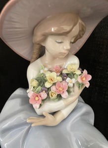 lot 43 image: Lladro Fragrant Bouquet Figurine