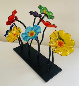 lot 35 image: Art Glass Flowers by Scott Johnson