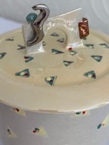 lot 32 image: Artisan Created Decorative Lidded Jar
