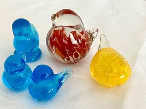 lot 78 image: Collection of Art Glass Bird Figurines
