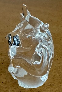 lot 80 image: Stueben Crystal Bull Figurine