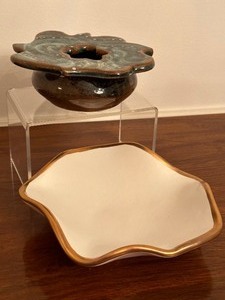lot 135 image: Artisan Created Pottery Dish and Beautiful Floral Frog