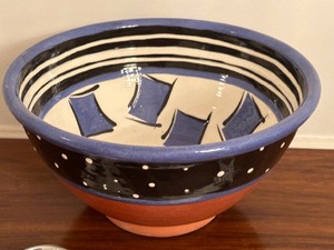 lot 136 image: Large Artisan Created Pottery Bowl and Salad Tongs