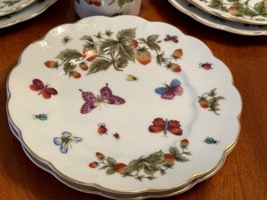 lot 129 image: Partial Desert Dish Set