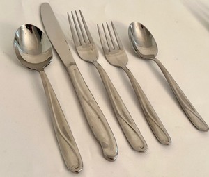 lot 124 image: Set of Reed and Barton Stainless Flatware