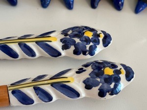 lot 116 image: Artisan Created Colorful Wooden Tray, Rooster Figurine Napkin Holders & Decorative Salad Tongs