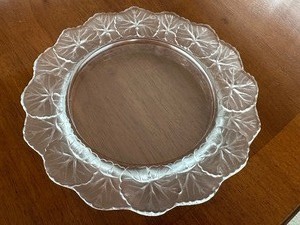 lot 109 image: Lalique Dish