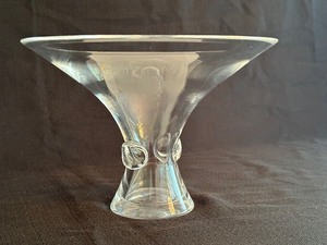 lot 103 image: Stueben Crystal Bowl