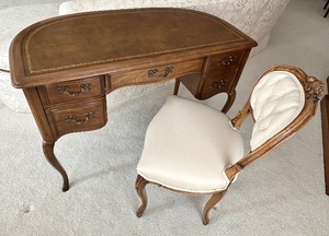 lot 4 image: Vintage Sligh Desk and Chair