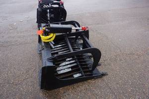Brand New Made In America Universal Mount Bobcat Skid Loader Skid Steer 48 Rock Grapple Bucket