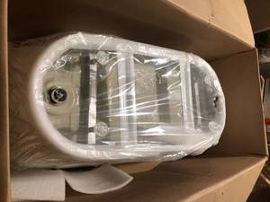 lot 23 image: Bathtub Customer Returns See Pictures