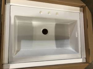 lot 26 image: Farmhouse Apron-Front Fireclay 34 in. 3-Hole Single Bowl Kitchen Sink in White with Bottom Grid by Glacier Bay Customer Returns See Pictures