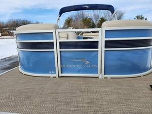 lot 4 image: 2020 Bennington 20 SLMD