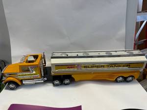 Vintage Nylint Super Tanker Semi Truck 23 Inch