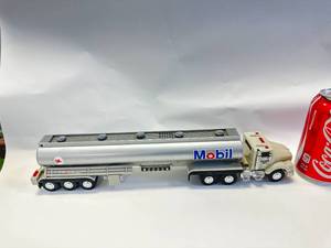 Mobile Oil Tanker Truck