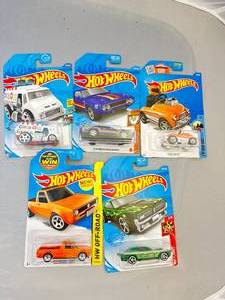 Lot of 5 Hot Wheel Diecast