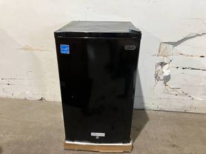 lot 29 image: Whynter 3 cu. ft Energy Star Black Upright Freezer with Lock