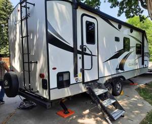 2022 Keystone Cougar Half-Ton 22RBS Luxury 4-Season Travel Trailer, Half-Ton Tow-able