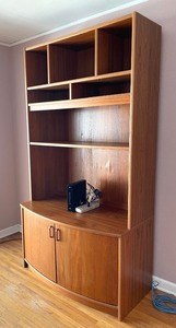 lot 13 image: Mid Century Style Cabinet with Display Shelves and Lower Storage Area