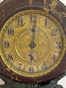 lot 29 image: Gorgeous Vintage Clock