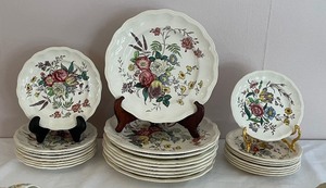 lot 17 image: Vintage Floral China by Spode