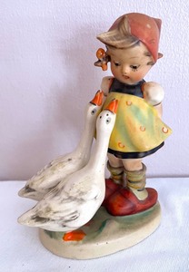 lot 45 image: Vintage Hummel Figurines