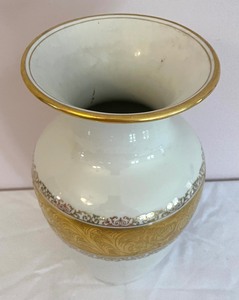 lot 57 image: Marvelous Mitterteich Vase