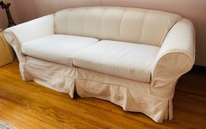 lot 70 image: Stearns and Foster Hide a Bed Sofa