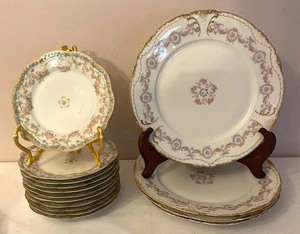 lot 81 image: Limoges of France Haviland China Grouping