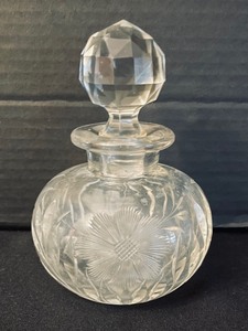 lot 83 image: Vintage Crystal and Clear Glass Grouping