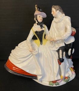 lot 85 image: Vintage Porcelain Figurines