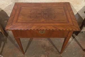 lot 7 image: Vintage Wooden Table with Drawer