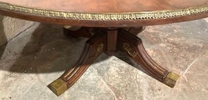 lot 3 image: Vintage Brass Accented Round Table