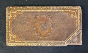 lot 5 image: Vintage Leather Jewelry Box, Wallet and Compact