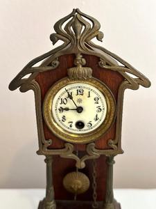 lot 16 image: Small Vintage Junghans Clock