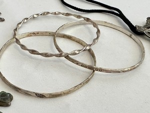 lot 28 image: Vintage Sterling Silver Jewelry Pieces