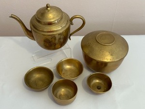 lot 32 image: Variety of Vintage Brass Items