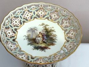 lot 4 image: Vintage Meissen Compote