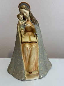 lot 42 image: Vintage Madonna and Child Hummel Figurine