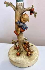 lot 44 image: Vintage Hummel Lamp