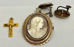 lot 54 image: Vintage Jewelry Items