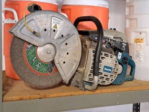 lot 205 image: Makita DPC7321 14 Gas 2-Stroke Masonry Saw