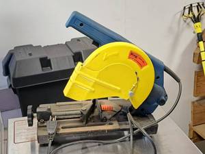 lot 204 image: King 0547-067 6-14 Metal Cutting Chop Saw