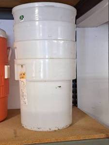 lot 209 image: Lot of (4) 12 Plastic Food Buckets with One Lid